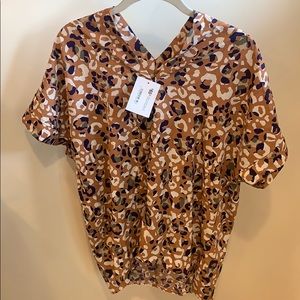 NEW WITH TAGS Leopard vneck Karlie top